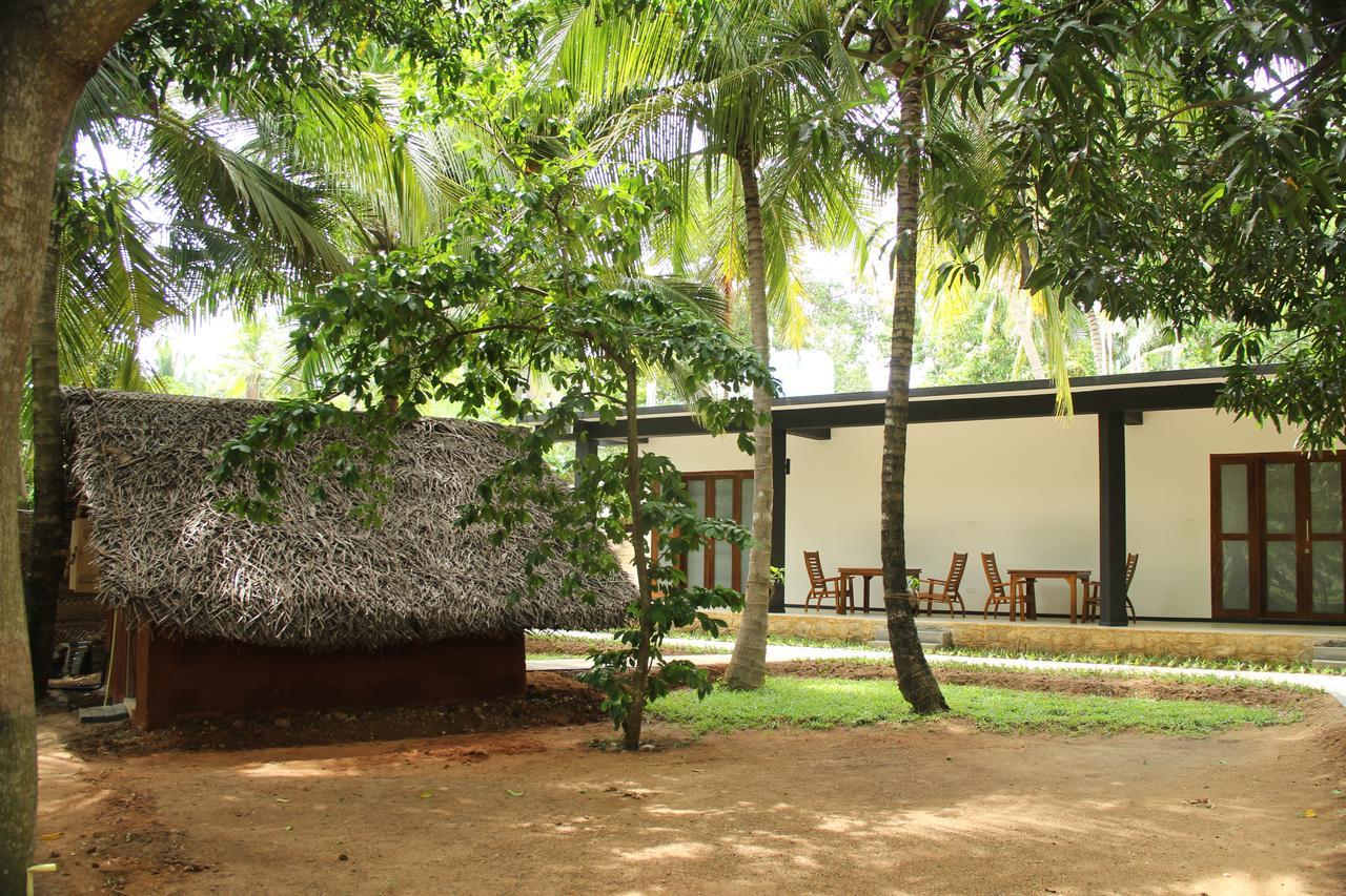 Ariya Tissa Hotel Tissamaharama Exterior photo
